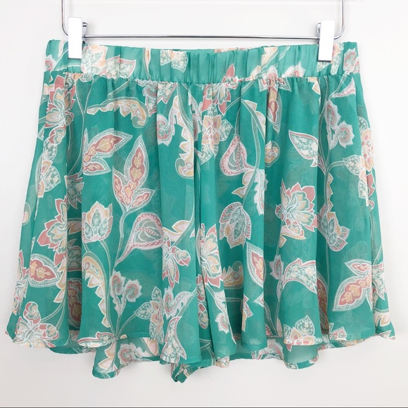 Show Me Your MuMu Pants - Show Me Your Mumu | Carlos Swing Shorts Paisley XL
